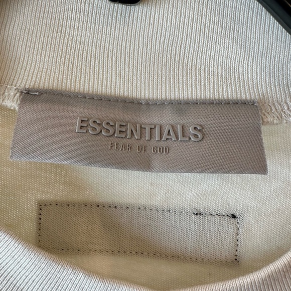 Fear of God Essentials Egg Shell T-shirt - Picture 3 of 6